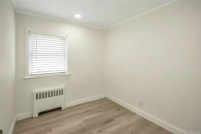 83 Knickerbocker Road, Plainview, NY 11803 - Photo 17