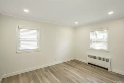 83 Knickerbocker Road, Plainview, NY 11803 - Photo 15