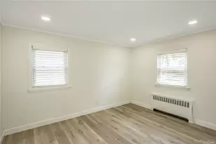 83 Knickerbocker Rd, Plainview, NY 11803 - Photo 15