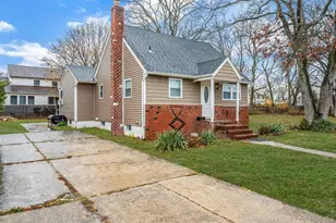 1316 6th St, West Babylon, NY 11704 - Photo 3