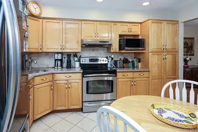 555 N Windsor Avenue, Brightwaters, NY 11718 - Photo 13