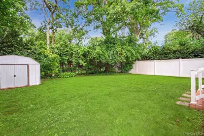 555 N Windsor Avenue, Brightwaters, NY 11718 - Photo 29