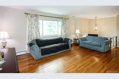 555 N Windsor Avenue, Brightwaters, NY 11718 - Photo 7