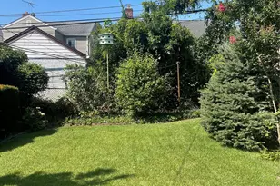 89-10 221st Pl, Queens Village, NY 11427 - Photo 15