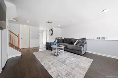 422 Park Lane, Massapequa Park, NY 11762 - Photo 17