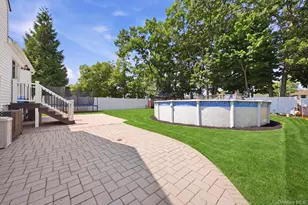 422 Park Ln, Massapequa Park, NY 11762 - Photo 5