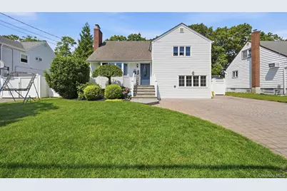 422 Park Lane, Massapequa Park, NY 11762 - Photo 1