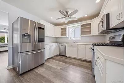 422 Park Lane, Massapequa Park, NY 11762 - Photo 11