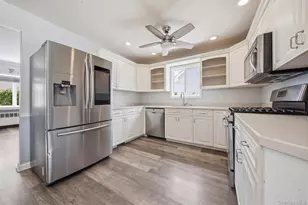 422 Park Ln, Massapequa Park, NY 11762 - Photo 11