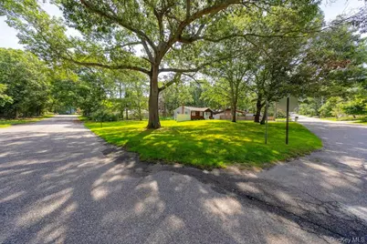 18 Easterly Road, Hampton Bays, NY 11946 - Photo 5