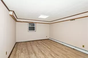 8 Orchid St, Floral Park, NY 11001 - Photo 17