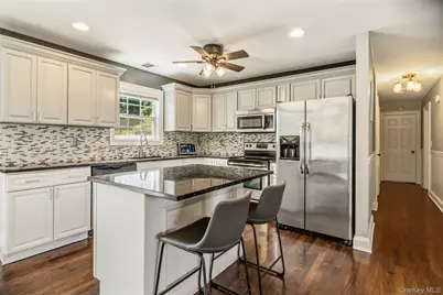 438 Richmond Boulevard, Ronkonkoma, NY 11779 - Photo 11