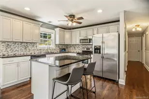 438 Richmond Blvd, Ronkonkoma, NY 11779 - Photo 11