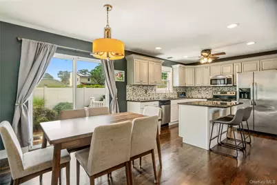 438 Richmond Boulevard, Ronkonkoma, NY 11779 - Photo 9