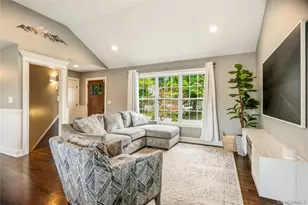 438 Richmond Blvd, Ronkonkoma, NY 11779 - Photo 5