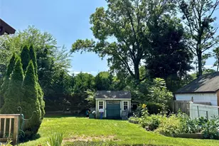 17 Alex Ln, Glen Cove, NY 11542 - Photo 5