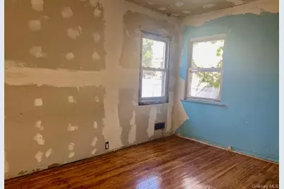 28 Monaco Avenue, Elmont, NY 11003 - Photo 9