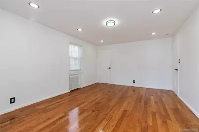 329 E Euclid Street, Valley Stream, NY 11580 - Photo 17