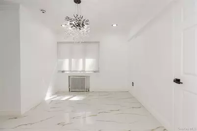 329 E Euclid Street, Valley Stream, NY 11580 - Photo 11
