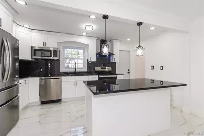 329 E Euclid Street, Valley Stream, NY 11580 - Photo 9