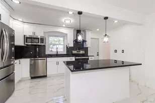 329 E Euclid St, Valley Stream, NY 11580 - Photo 9