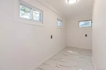 329 E Euclid Street, Valley Stream, NY 11580 - Photo 5