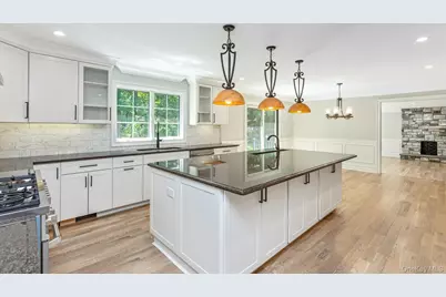 5 Hemingway Drive, Dix Hills, NY 11746 - Photo 11