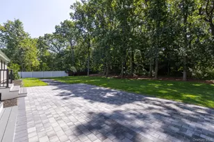 5 Hemingway Dr, Dix Hills, NY 11746 - Photo 25