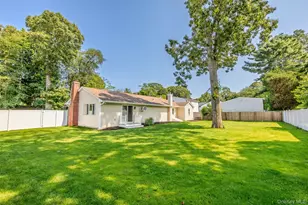 126 Holiday Blvd, Center Moriches, NY 11934 - Photo 27