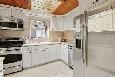 228 Island Parkway W, Island Park, NY 11558 - Photo 9