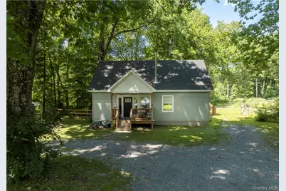 13-14 Creekside Place, Pleasant Valley, NY 12569 - Photo 13