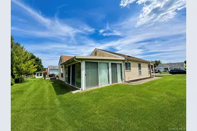 545 Stratford Lane, Ridge, NY 11961 - Photo 17