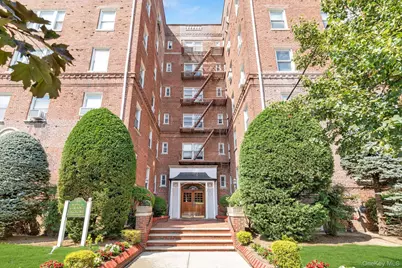 55 Grand Avenue #2A, Rockville Centre, NY 11570 - Photo 1