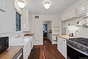 13 Craven Ln, White Plains, NY 10605 - Photo 11