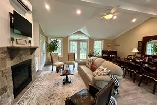 54 Madeline Rd, Ridge, NY 11961 - Photo 9