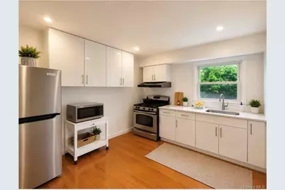 37 Magnolia Avenue, Floral Park, NY 11001 - Photo 3
