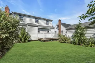 754 Windsor Rd, Uniondale, NY 11553 - Photo 17