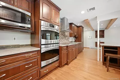 20 Williamsburg Drive, Northport, NY 11768 - Photo 11