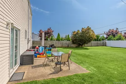 334 Greenbelt Parkway, Holtsville, NY 11742 - Photo 11