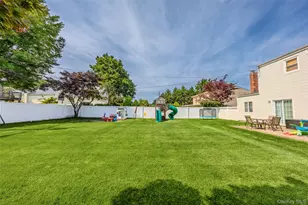 334 Greenbelt Pkwy, Holtsville, NY 11742 - Photo 7