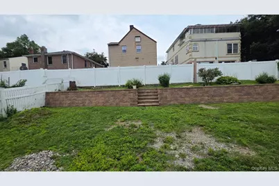28 Roundhill Drive, Yonkers, NY 10710 - Photo 9