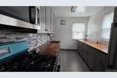 28 Roundhill Drive, Yonkers, NY 10710 - Photo 5