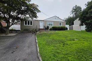 28 Roundhill Dr, Yonkers, NY 10710 - Photo 3
