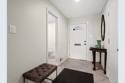 34 Windsor Gate Drive #26, New Hyde Park, NY 11040 - Photo 3