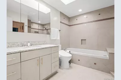 34 Windsor Gate Drive #26, New Hyde Park, NY 11040 - Photo 17