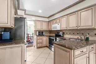 34 Windsor Gate Dr, New Hyde Park, NY 11040 - Photo 9