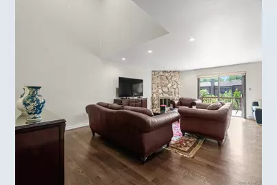 34 Windsor Gate Drive #26, New Hyde Park, NY 11040 - Photo 5