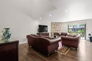 34 Windsor Gate Dr, New Hyde Park, NY 11040 - Photo 5