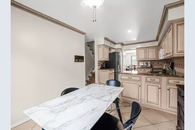 34 Windsor Gate Drive #26, New Hyde Park, NY 11040 - Photo 11