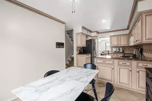 34 Windsor Gate Dr, New Hyde Park, NY 11040 - Photo 11